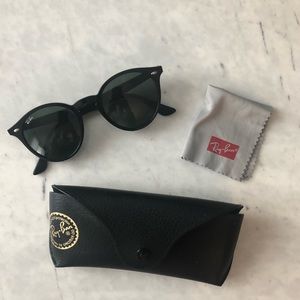 Round Black Ray-Ban Sunglasses